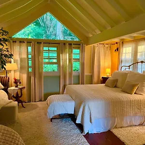 the-romantic-haven-lovers-cottage-at-charming-mini.hotelsinhawaii.org/